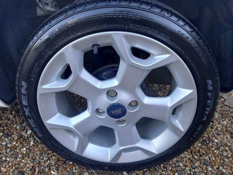 FORD KA