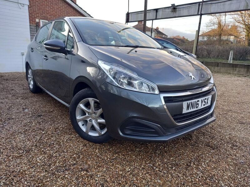 PEUGEOT 208