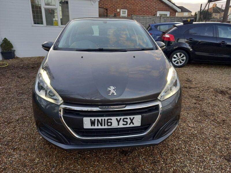 PEUGEOT 208