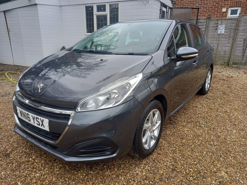 PEUGEOT 208