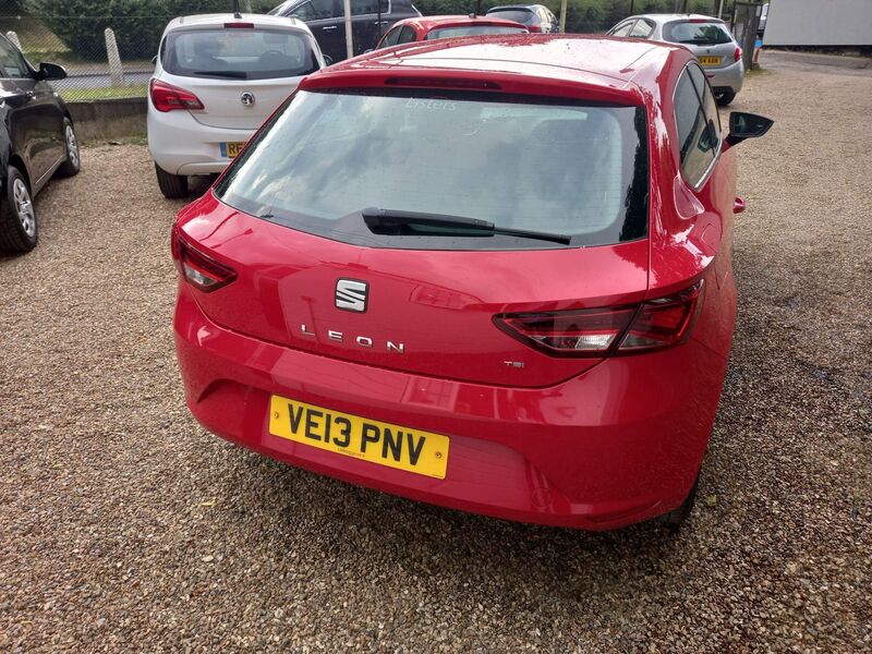 SEAT LEON