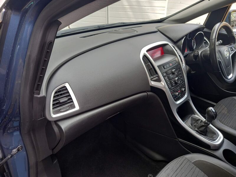 VAUXHALL ASTRA