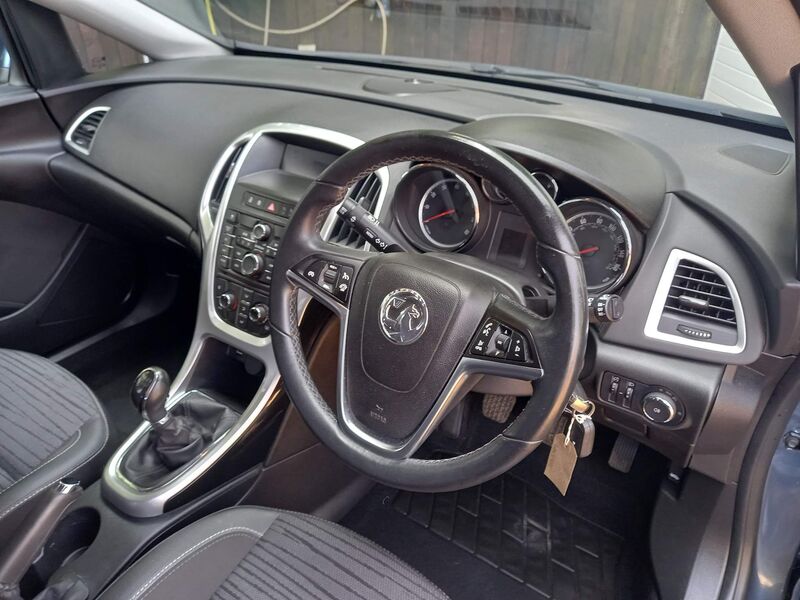 View VAUXHALL ASTRA 1.4i Excite Euro 6 5dr