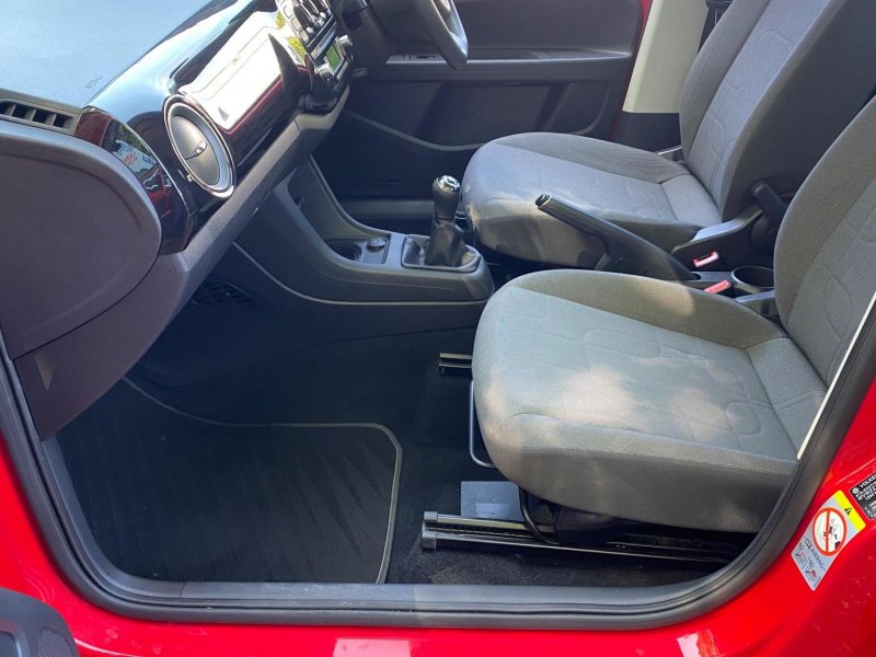 VOLKSWAGEN UP