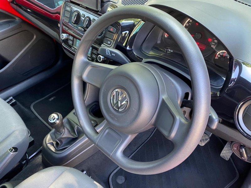 VOLKSWAGEN UP
