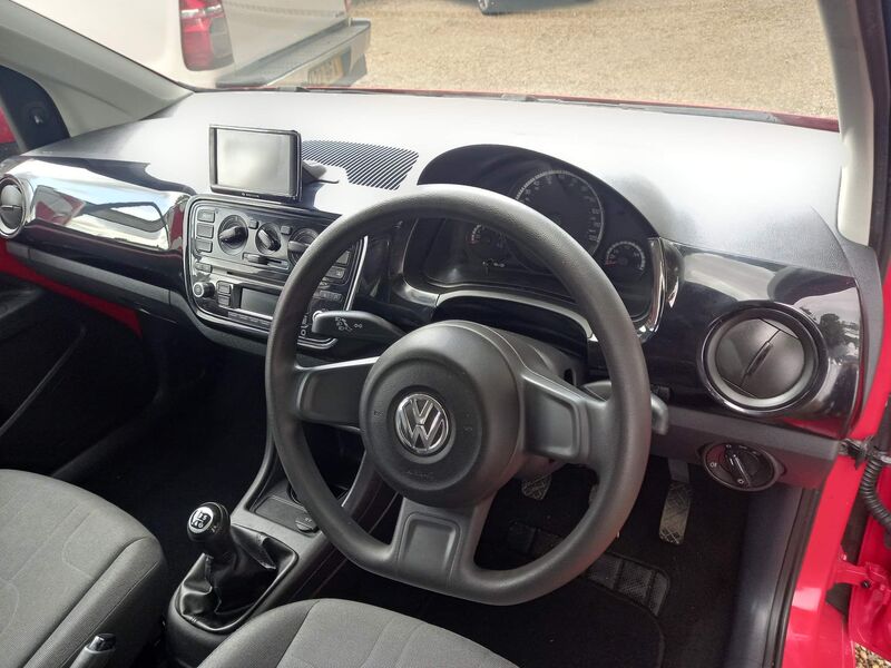 View VOLKSWAGEN UP 1.0 BlueMotion Tech Move up! Euro 5 (s/s) 5dr