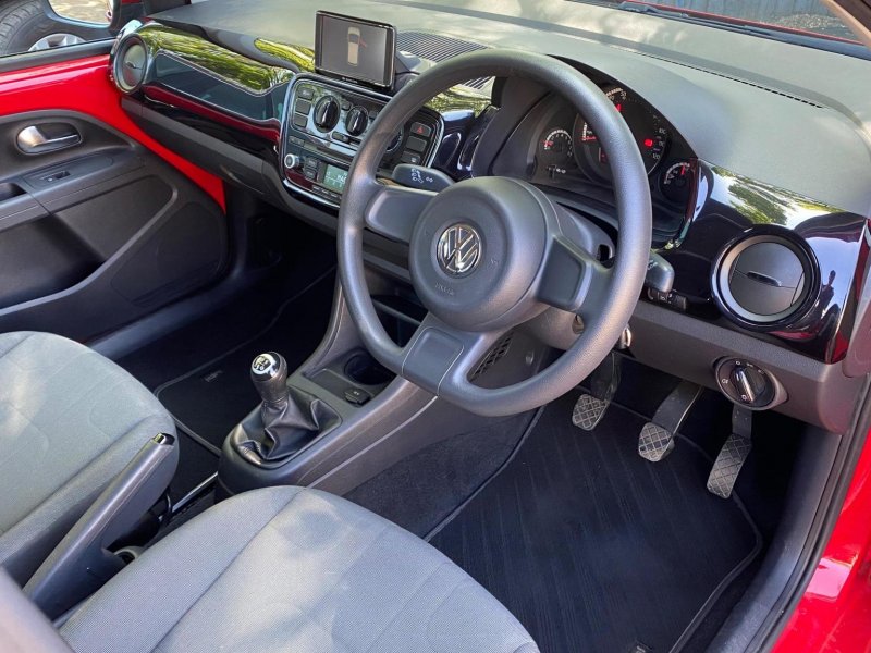 View VOLKSWAGEN UP 1.0 BlueMotion Tech Move up! Euro 5 (s/s) 5dr