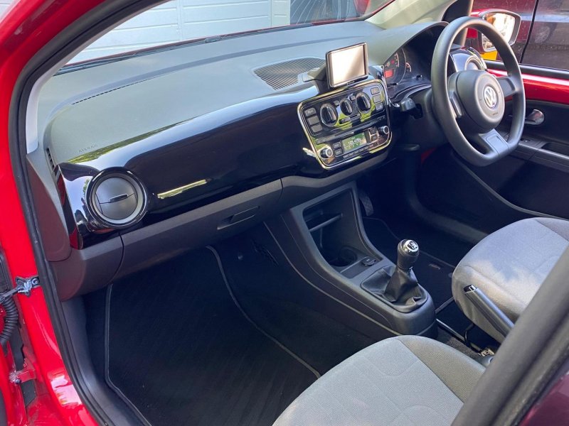 VOLKSWAGEN UP