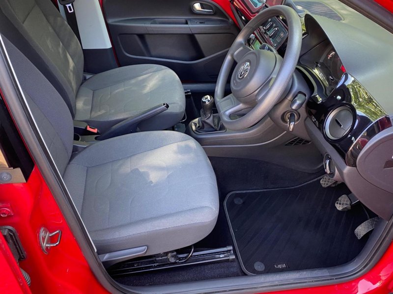 VOLKSWAGEN UP