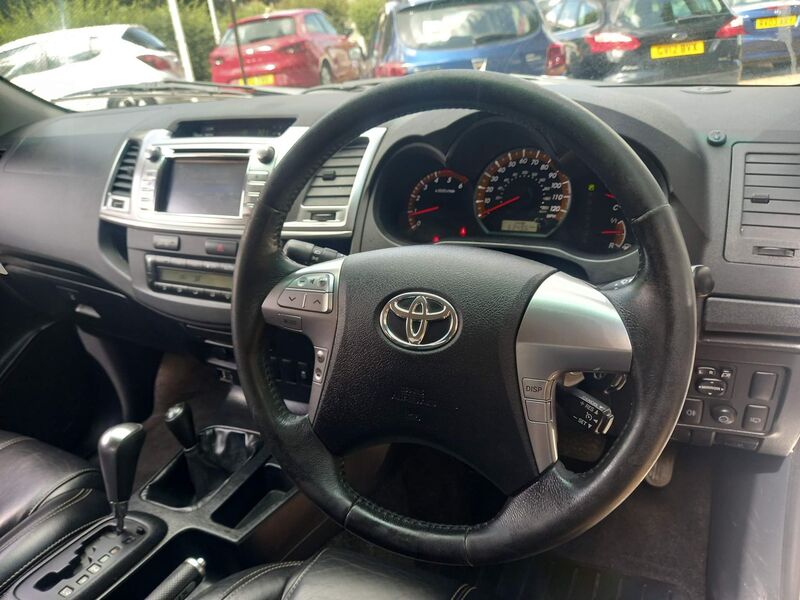TOYOTA HILUX