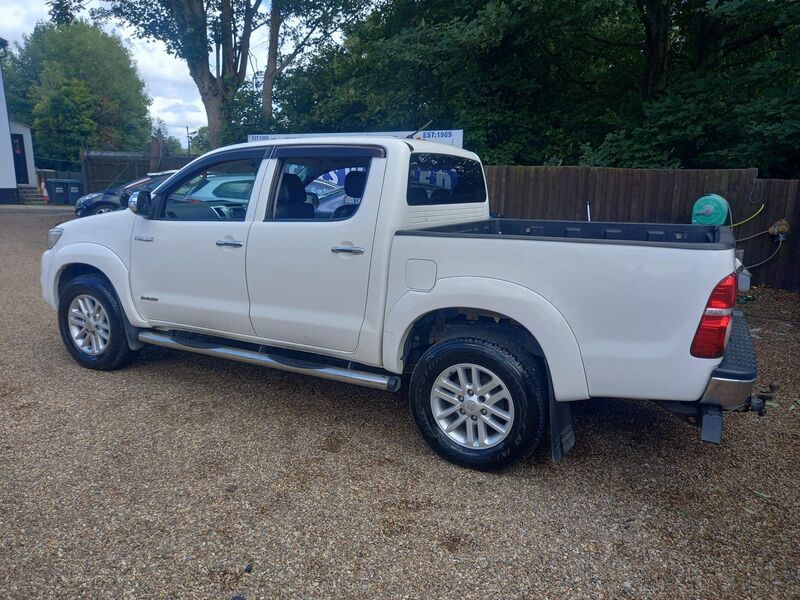 TOYOTA HILUX