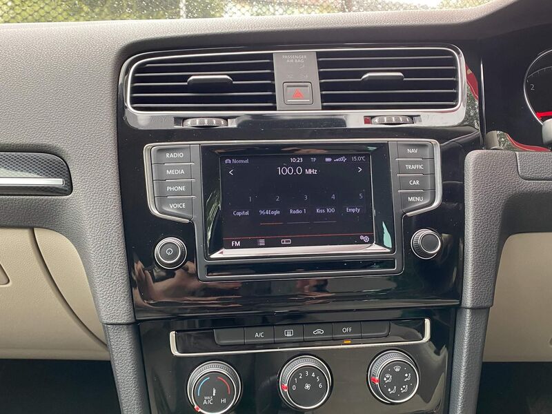 VOLKSWAGEN GOLF