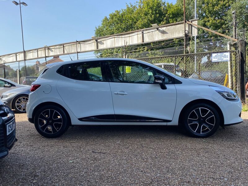 View RENAULT CLIO 0.9 TCe Dynamique Nav Euro 6 (s/s) 5dr